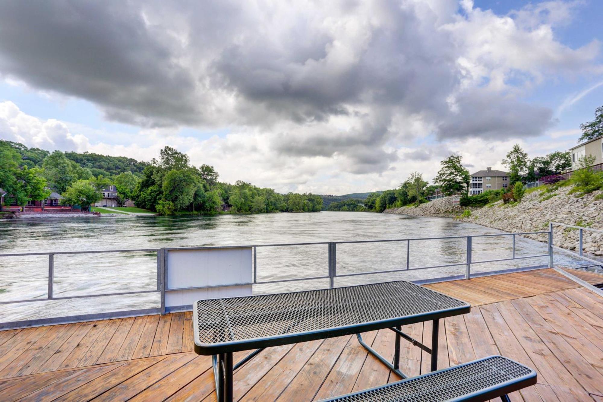 Updated Lake Taneycomo Condo With Screened Porch! แบรนสัน ภายนอก รูปภาพ