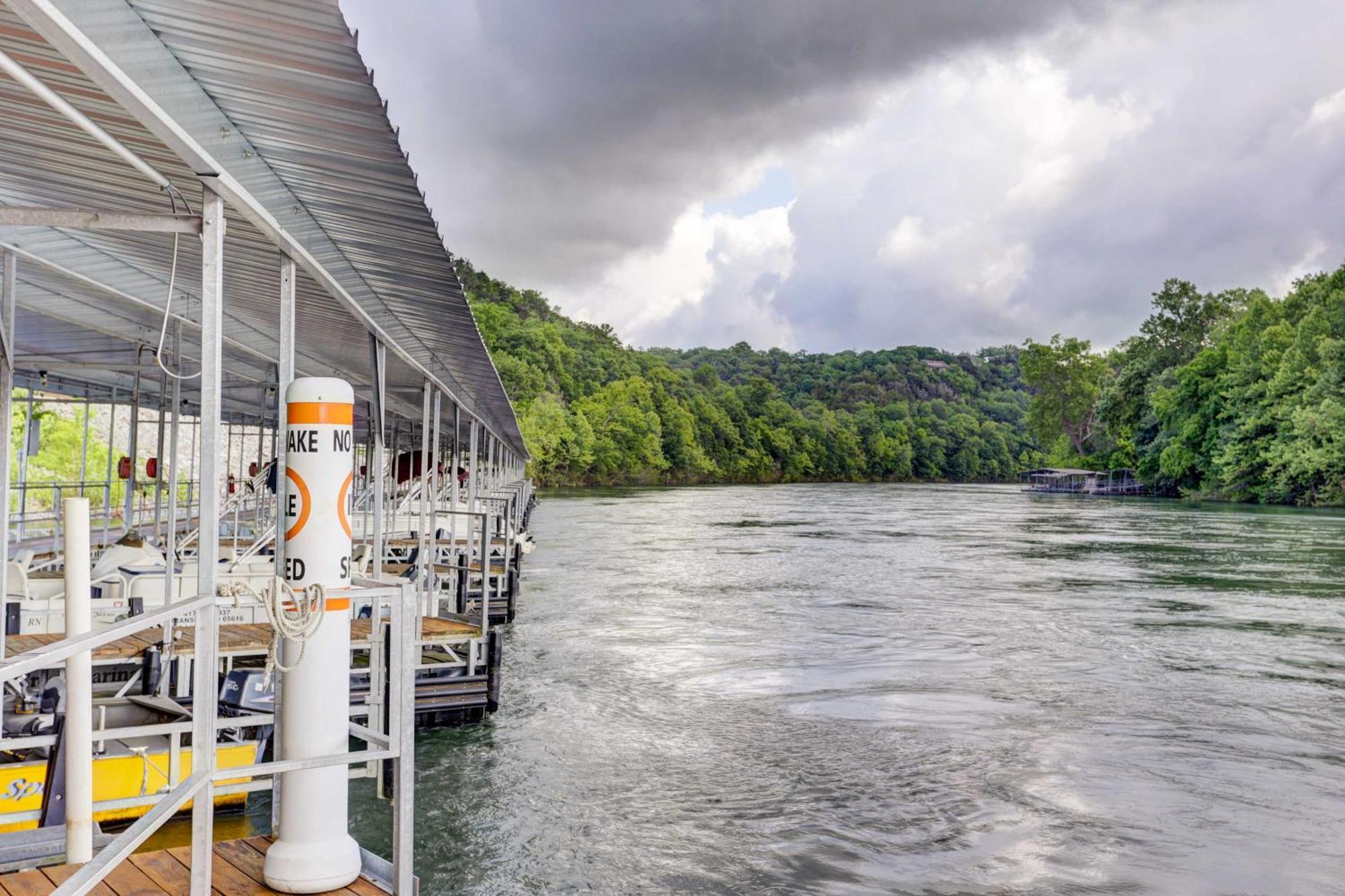 Updated Lake Taneycomo Condo With Screened Porch! แบรนสัน ภายนอก รูปภาพ
