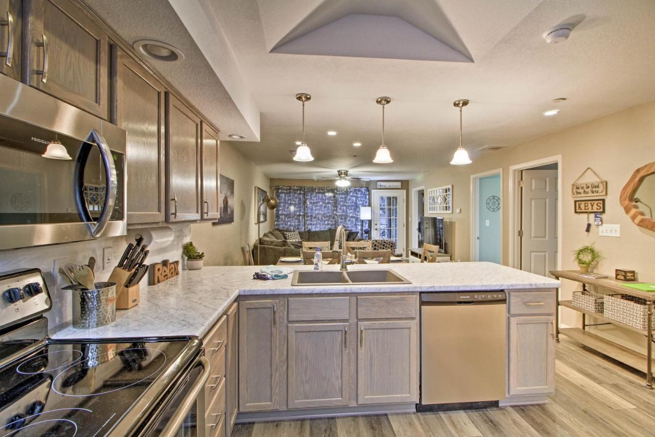 Updated Lake Taneycomo Condo With Screened Porch! แบรนสัน ภายนอก รูปภาพ